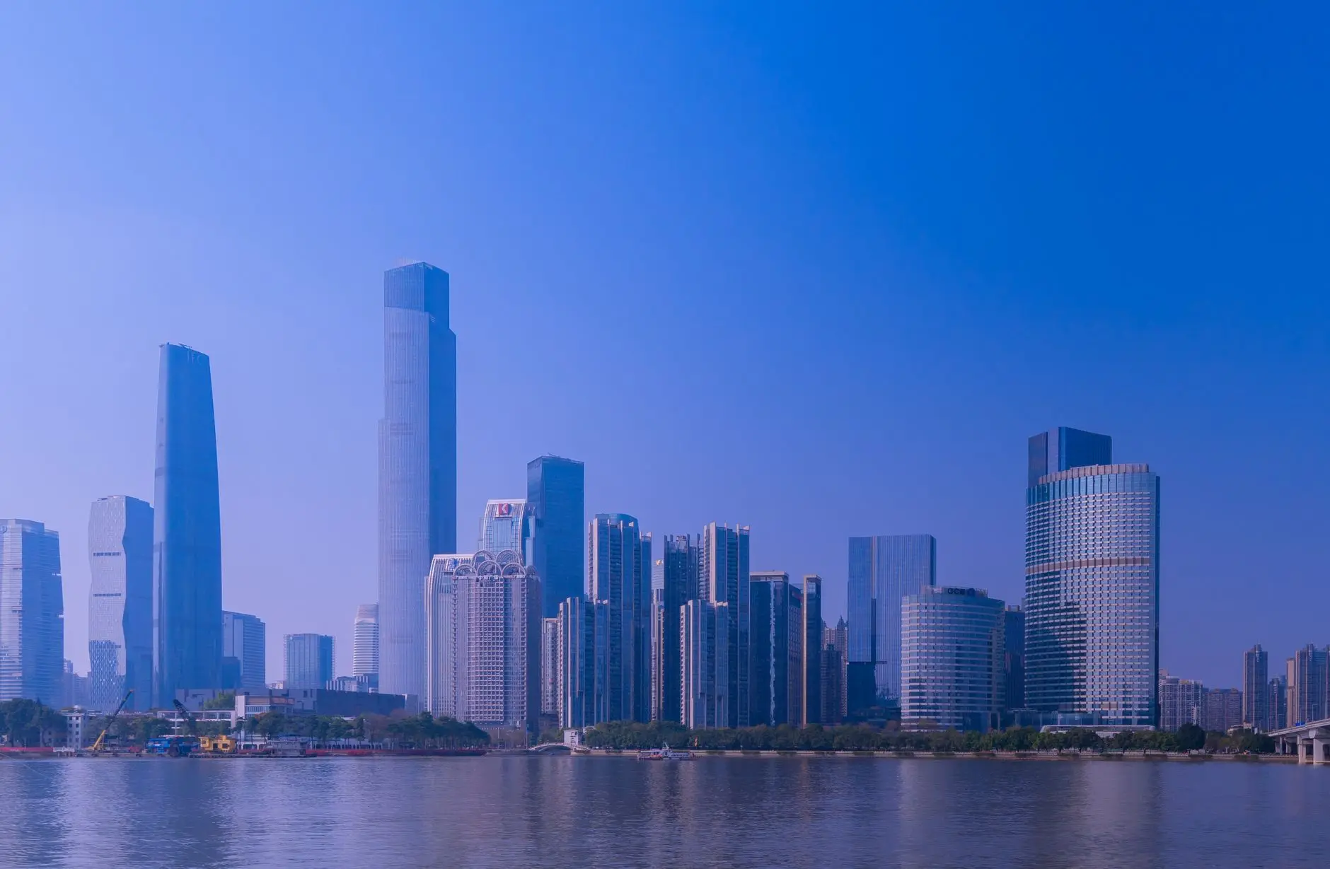 2025年工业电源行业技术规范更新及对企业选型的影响