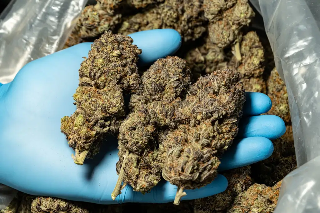 工业电源模块在控制柜中的选型要点与兼容性分析