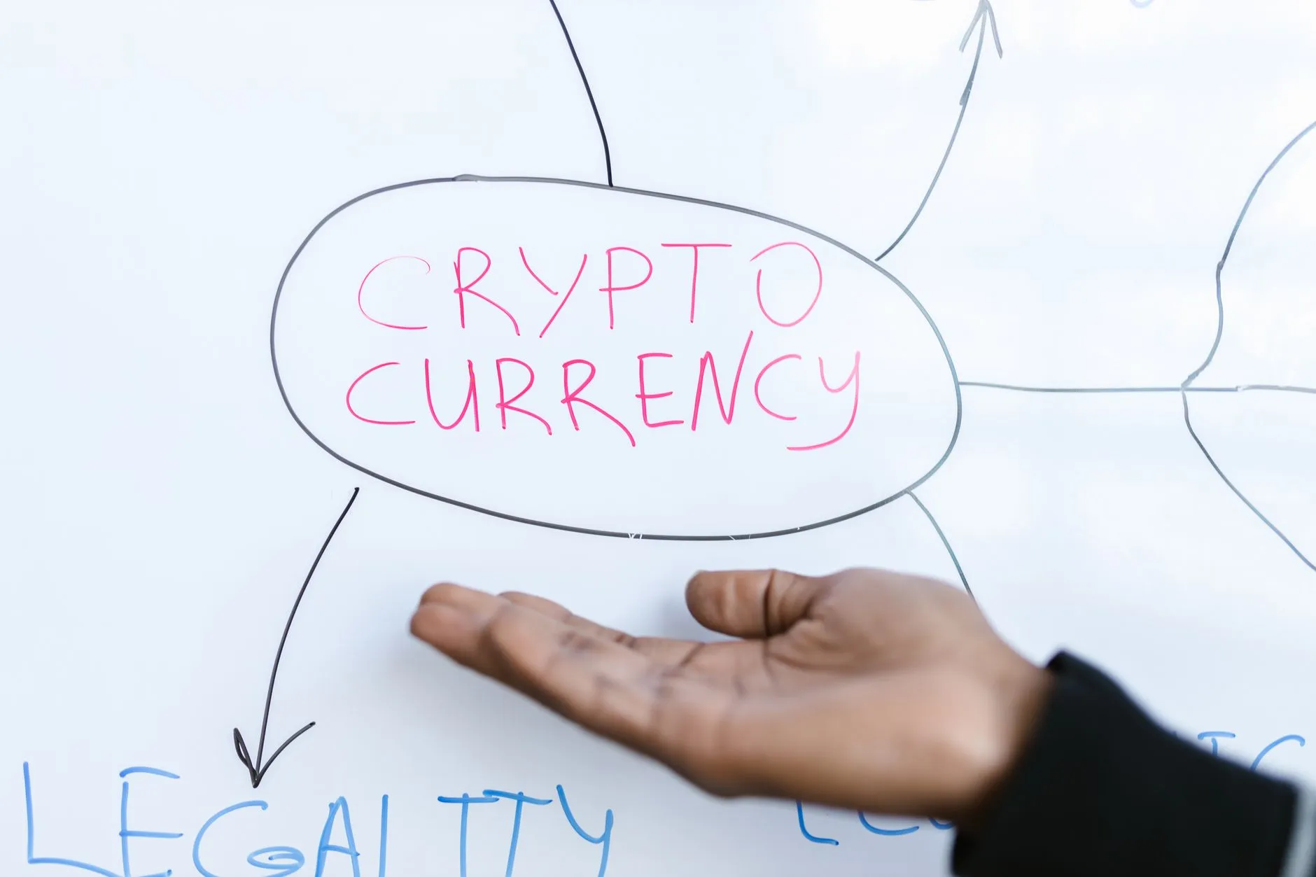 导轨电源与普通开关电源在控制柜应用中的技术差异
