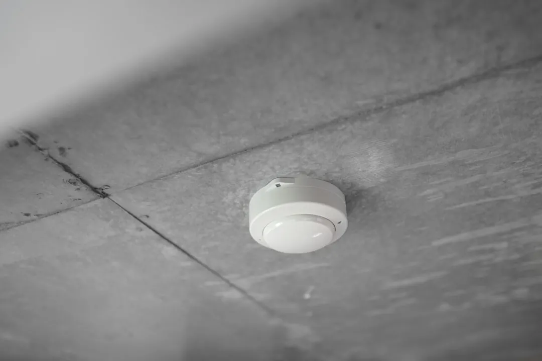 导轨电源与普通开关电源的差异分析及应用场景对比