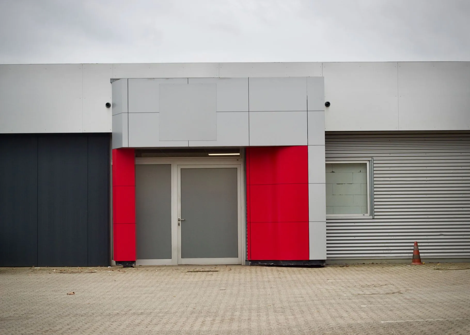 导轨电源与开关电源模块在自动化设备中的安装方式对比分析